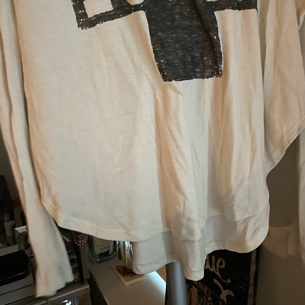 NEW Junk Food long sleeve graphic T-shorting cream with black graphic - Picture 3 of 9